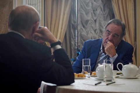 Олівер Стоун попросив Путіна стати кумом