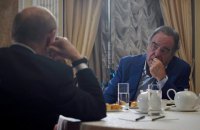 Оливер Стоун попросил Путина стать кумом