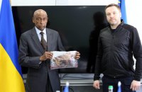 Монастирський передав представництву ООН закривавлену дитячу іграшку з вокзалу в Краматорську