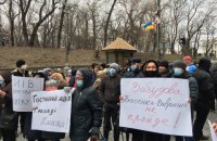 У Кабмина прошла акция с требованием передать Гостиный двор общине Киева