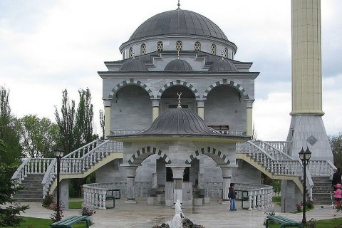У Маріуполі росіяни обстріляли мечеть, де люди ховаються від бомбардувань РФ