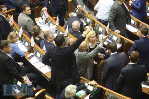 Фракція БПП призупинила членство в коаліції до обрання нового прем'єра
