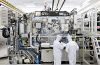 Bloomberg: нідерландська ASML скасувала постачання низки машин для виробництва мікросхем до Китаю. Натиснув Байден