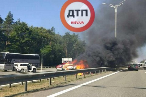 Автомобиль сгорел в результате ДТП на Бориспольской трассе 
