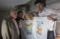 Самолет с Афанасьевым и Солошенко приземлился в "Борисполе" 