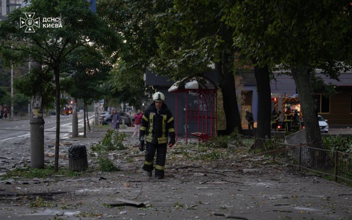 Вранці росіяни атакували Київ: постраждала людина (доповнено)