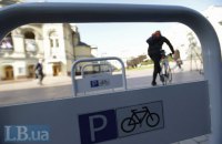 ​У КДМА пообіцяли до 1 вересня облаштувати велопарковки біля 113 київських шкіл 