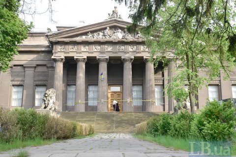 В Национальном художественном музее нашли потайные двери