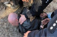 В Киеве мужчина украл на рынке упаковку пакетов и натравил собаку на полицейских