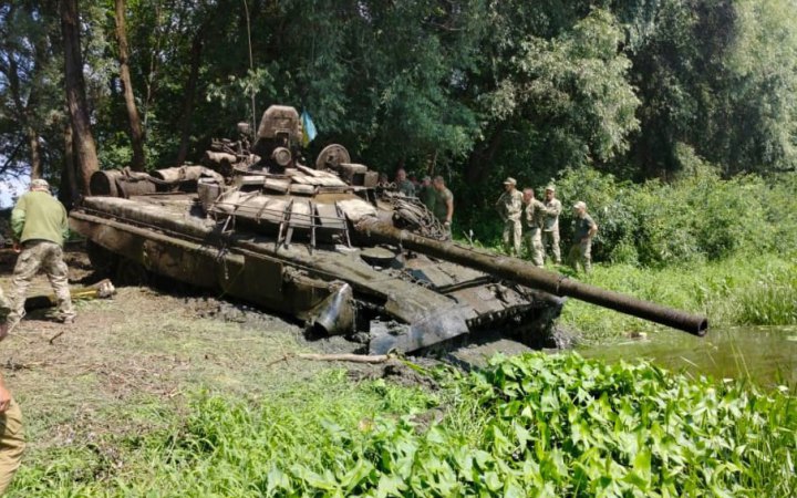 Велика Британія вивчає захоплені російські військові машини, − адмірал