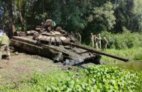 Велика Британія вивчає захоплені російські військові машини, − адмірал