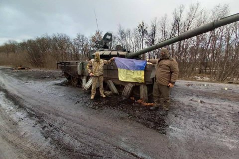 Противник имеет потери по всем направлениям, демотивированные оккупанты сдаются в плен и бросают технику, – Генштаб