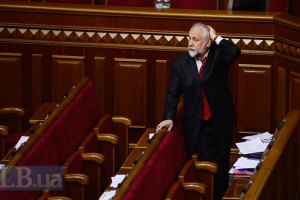 Суд лишил мандата Балогу и Домбровского по иску Кармазина