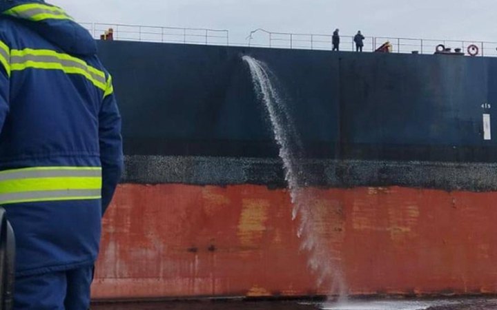 Росіяни атакували дронами два цивільних судна в Чорному морі, є поранені