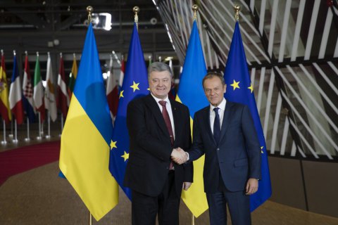 Порошенко передал Туску список лиц, причастных к атаке на украинские корабли