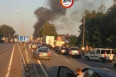 Водитель фуры, снесшей ВАЗ на Житомирской трассе, пришел в полицию с адвокатом