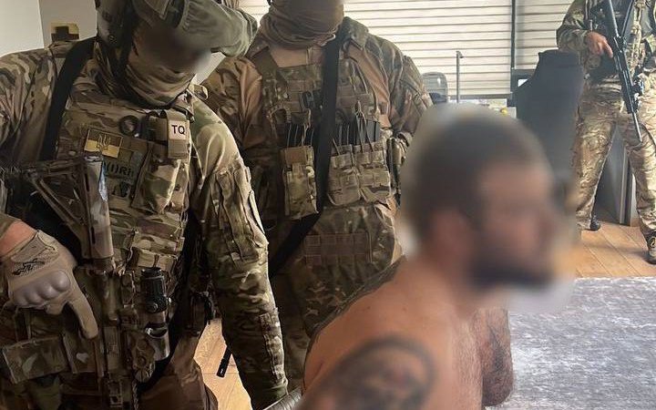 Колишні поліцейські-борці з наркозлочинністю змінили діяльність на гуртовий продаж наркотиків за кордон 