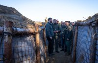На деяких "гарячих" напрямках будівництво фортифікацій майже завершене, – президент