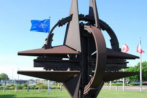 Россия и НАТО выпустили словарь для общения друг с другом