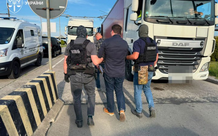 З Німеччини та Італії екстрадували до України двох підозрюваних в економічних злочинах, серед них - ексдепутат