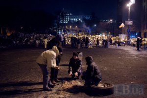 На Майдане Независимости находится более трех тысяч людей