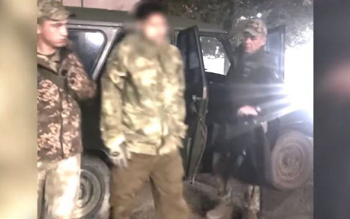 Прикордонники знайшли чоловіка, який блукав горами та звернувся за допомогою
