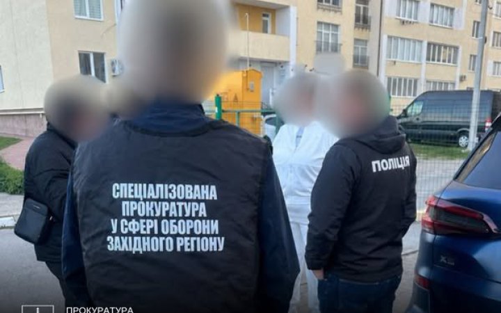 На Львівщині начальницю медслужби підозрюють у схемі ухилення від мобілізації