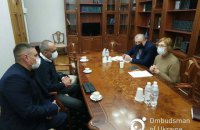 Денісова зустрілася зі звільненими з полону в Іраку українцями