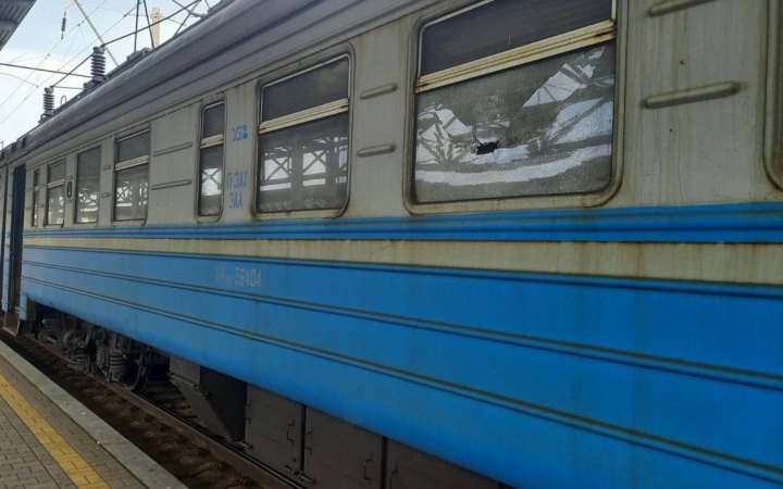 Оккупанты возле Киева обстреляли электричку, один травмированный
