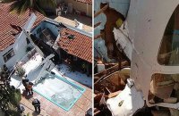 В Бразилии самолет упал на дом: погибли 3 человека