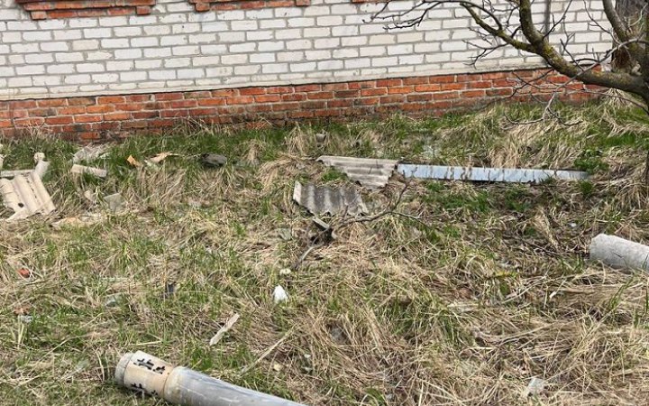 За добу і ніч ворог бив по девʼяти областях України. У Чернігівській обстріляли будинок, господарство і автобусну зупинку, – ОВА