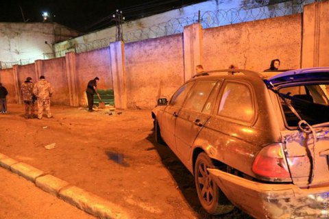 В Одессе автомобиль на еврономерах пробил дыру в стене исправительной колонии