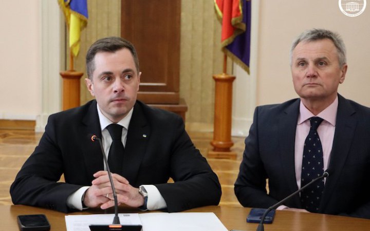 В.о. ректора КНУ став Валерій Копійка. Він оновив склад проректорів