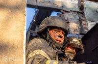 Російські війська скинули КАБ на житловий будинок у Харкові: є загиблий і поранені