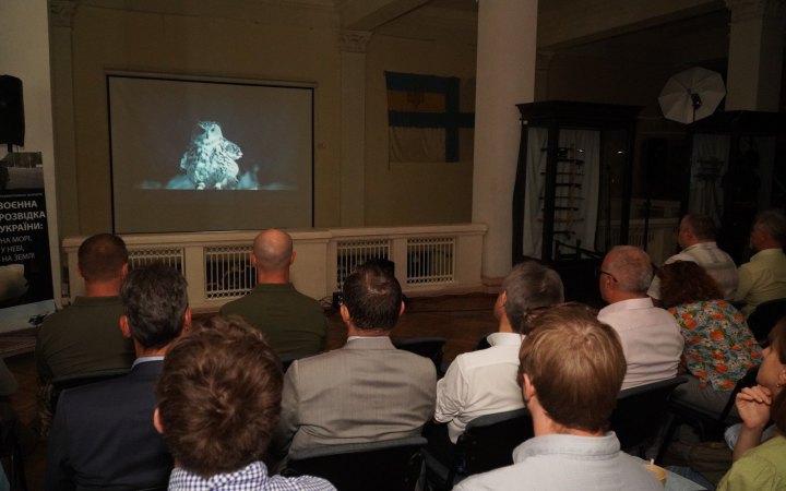 Воєнна розвідка показала військовим аташе фільм про звільнення острова Зміїний