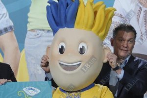 ПАР не позичала коштів на чемпіонат з футболу, а Україна позичає 