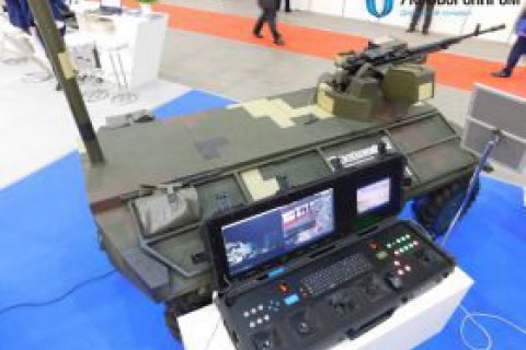 "Укроборонпром" показал боевой беспилотный БТР "Фантом" и БМП с немецким "сердцем"