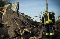 Унаслідок падіння уламків російських ракет на Київщині пошкоджені лікарня, АЗС та понад 40 будинків