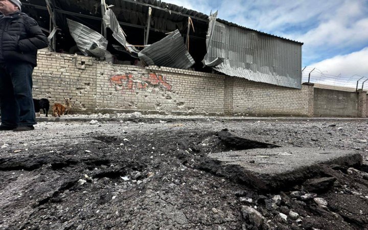 Росіяни знов обстріляли Херсон, одна людина загинула