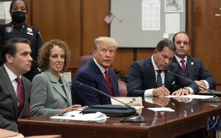 Трамп виплатив штраф за шахрайство з нерухомістю