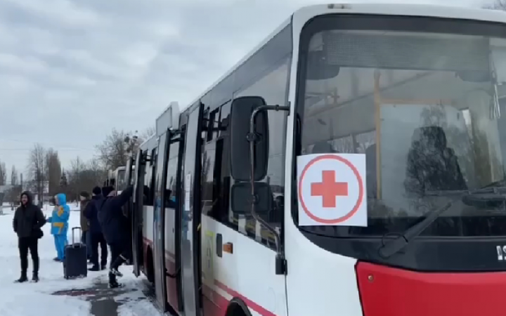 Евакуаційні автобуси з дітьми потрапили під обстріл у Запорізькій області