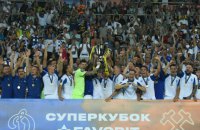 Брызги шампанского в раздевалке "Динамо" после матча за Суперкубок
