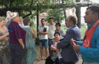 Депутат от КПРФ опубликовал фото с топорно пририсованными избирателями