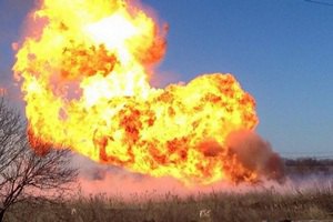 У Авдеевки из-за обстрела загорелся газопровод