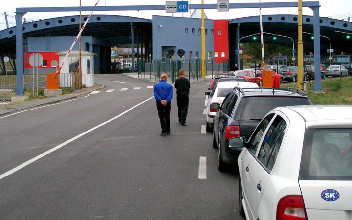 Виїзд чоловіків за кордон: Лубінець пояснив посилену перевірку документів прикордонниками