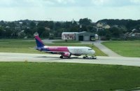 Літак авіакомпанії Wizz Air здійснив аварійну посадку у Львові 