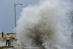 В США снежная буря заставила тысячи американцев сидеть без света