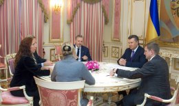 Янукович встретился с содокладчиками ПАСЕ