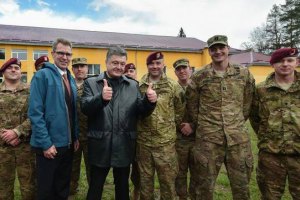 Американские десантники начали учить украинских военных