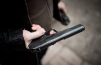 Полиция изъяла оружие у подозреваемых в незаконной добыче песка в Киевской области